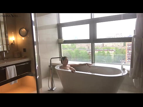 ❤️ Kæmpe babe ondt i sin fisse på badeværelset Sex video at da.ixiporn-com.ru ❌
